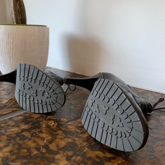 ♥️ESCADA BLACK LEATHER LACE UP ANKLE BOOTS - Picture 12 of 13